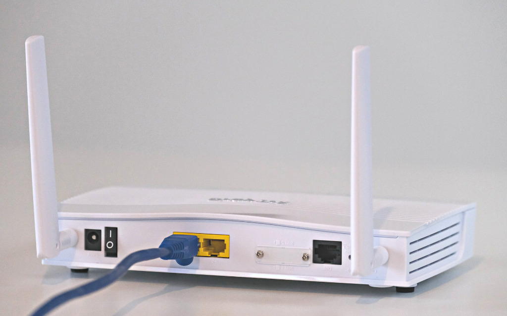 Las antenas del router se colocan perpendiculares para mejorar la señal WiFi